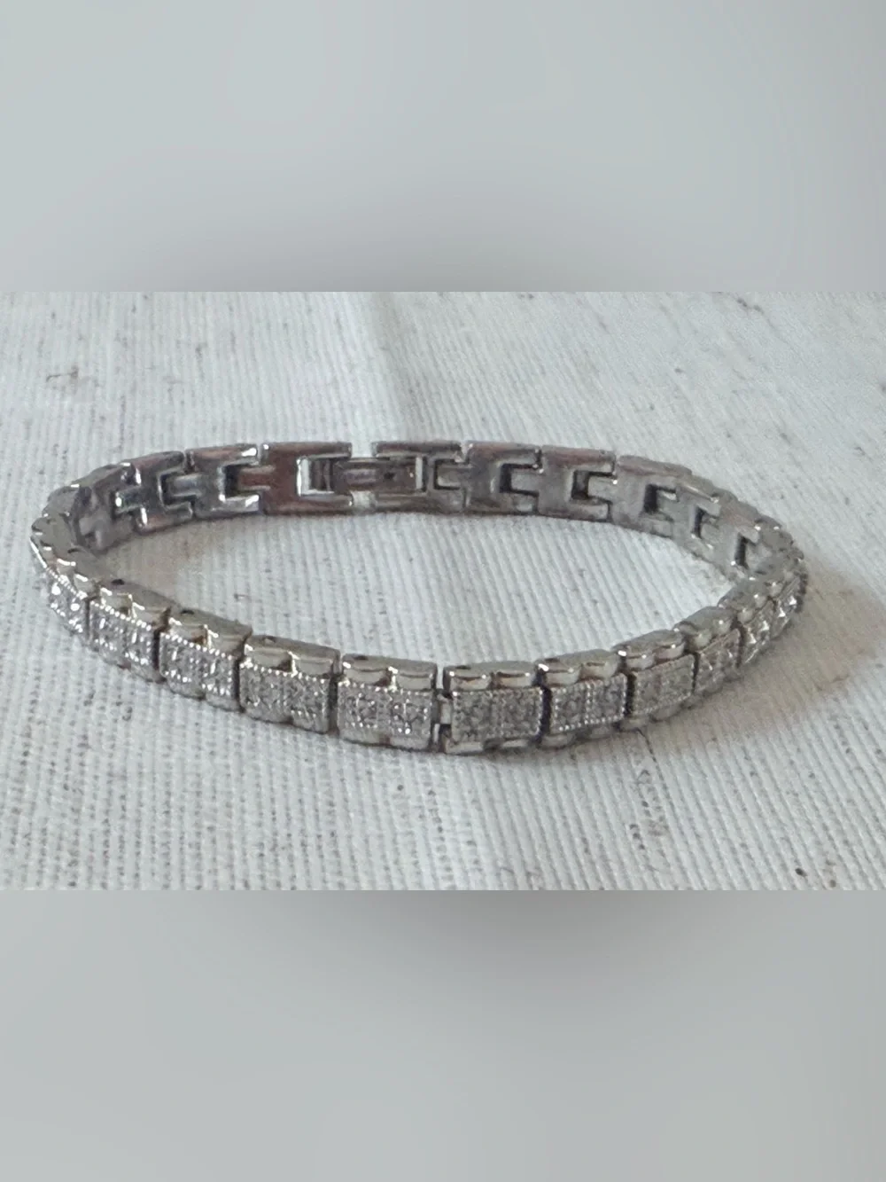 Classic Silver-Tone Cubic Zirconia Tennis Bracelet - Elegant Sparkle